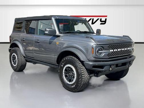 Carbonized Gray Metallic 2024 Ford Bronco Badlands
