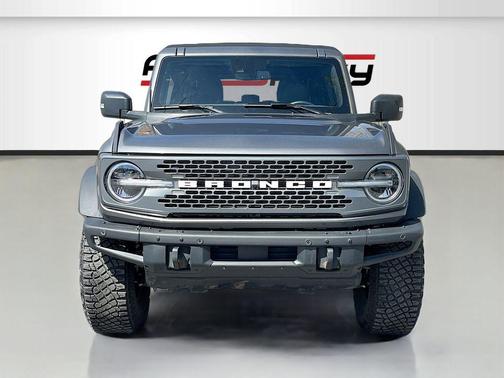 Carbonized Gray Metallic 2024 Ford Bronco Badlands