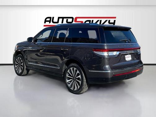Gray Metallic 2024 Lincoln Navigator Reserve