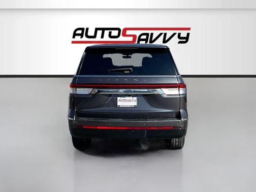 Gray Metallic 2024 Lincoln Navigator Reserve