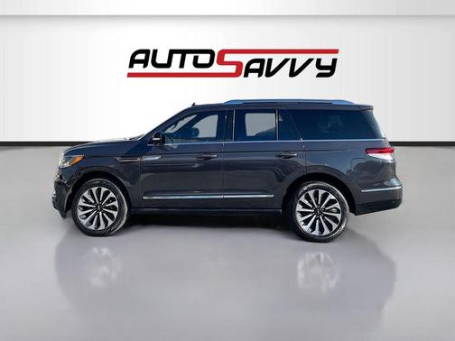 Gray Metallic 2024 Lincoln Navigator Reserve