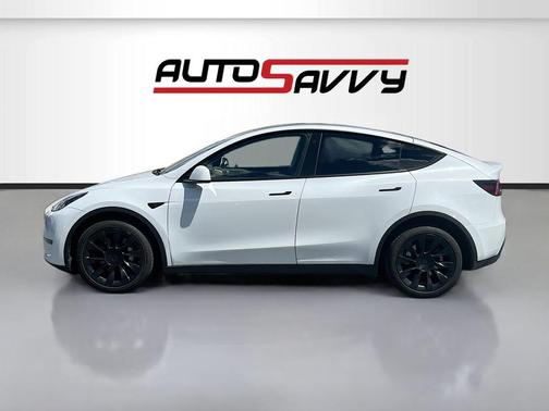 White 2022 Tesla Model Y Long Range