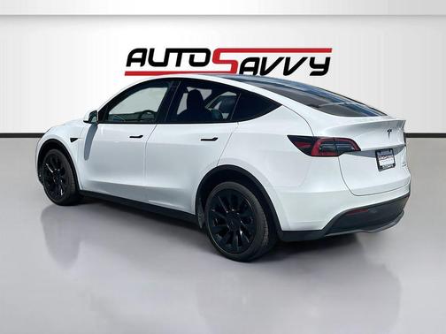White 2022 Tesla Model Y Long Range