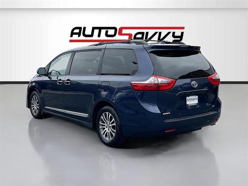 2020 Toyota Sienna XLE