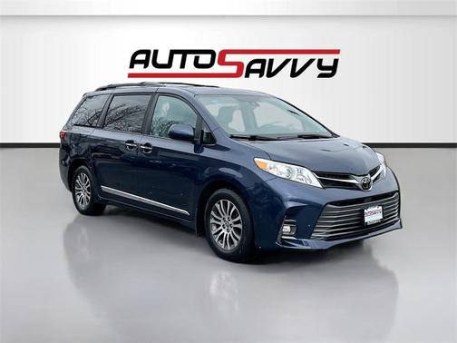2020 Toyota Sienna XLE