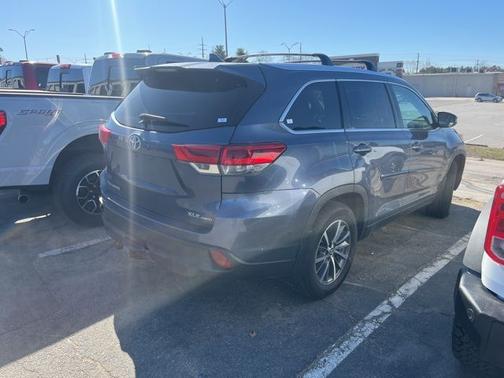 Blue 2019 Toyota Highlander XLE