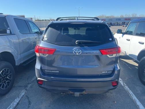 Blue 2019 Toyota Highlander XLE