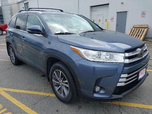 Blue 2019 Toyota Highlander XLE