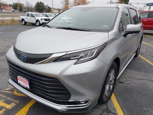 2021 Toyota Sienna XLE 7 PASSENGER