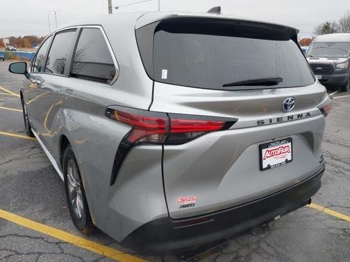 2021 Toyota Sienna XLE 7 PASSENGER