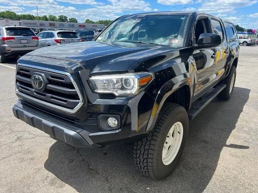 Midnight Black Metallic 2018 Toyota Tacoma SR5