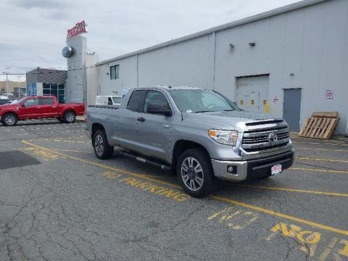 Silver Sky Metallic 2017 Toyota Tundra SR5