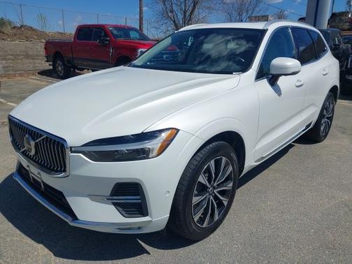 Crystal White Metallic 2023 Volvo XC60 B5 PLUS BRIGHT THEME