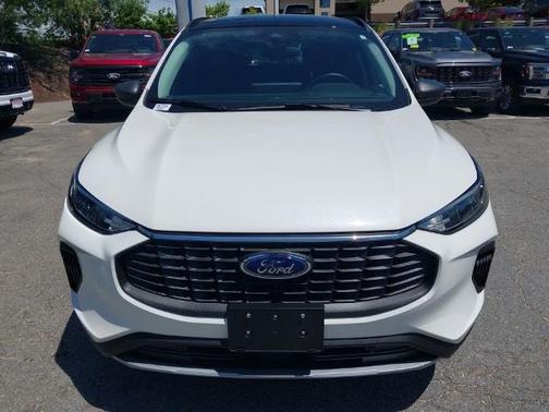 STAR WHITE METALLIC TRI-COA 2023 Ford Escape ACTIVE