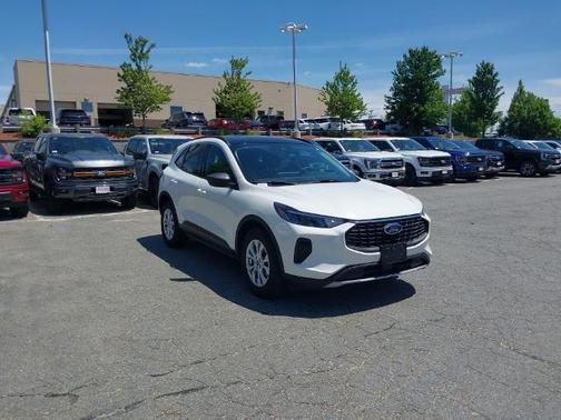 STAR WHITE METALLIC TRI-COA 2023 Ford Escape ACTIVE