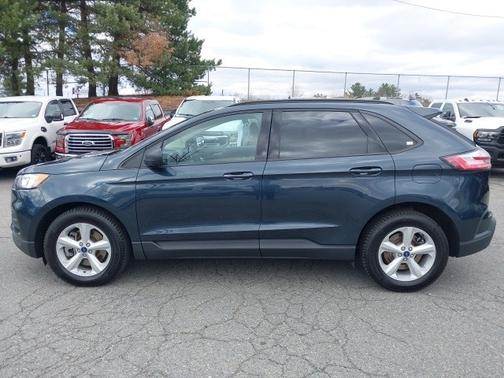 2022 Ford Edge SE
