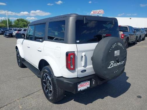 OXFORD WHITE 2024 Ford Bronco OUTER BANKS