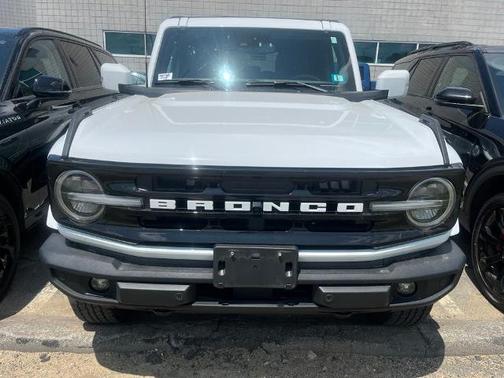 OXFORD WHITE 2024 Ford Bronco OUTER BANKS