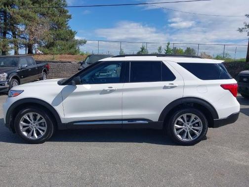 STAR WHITE MET TRI-COAT 2023 Ford Explorer XLT