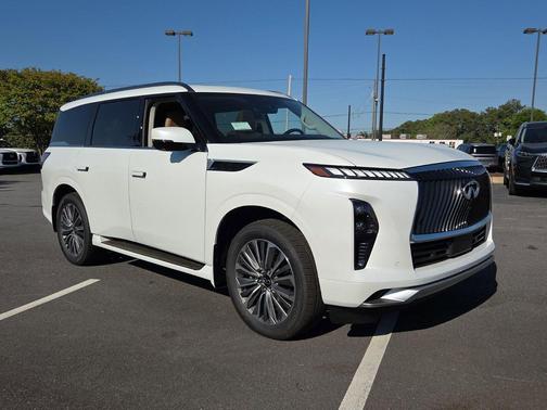 Radiant White 2026 INFINITI QX80 Luxe
