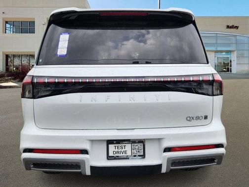 2025 INFINITI QX80 Luxe