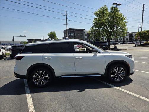 Radiant White 2026 INFINITI QX60 LUXE FWD