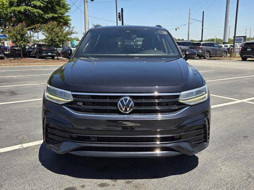 Deep Black Pearl 2022 Volkswagen Tiguan 2.0T SE R-Line Black