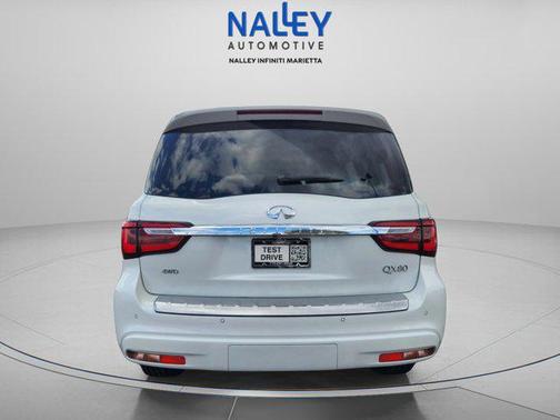 2023 INFINITI QX80 Luxe