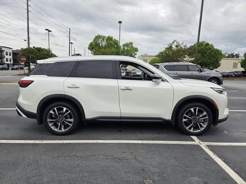 Majestic White 2023 INFINITI QX60 Luxe