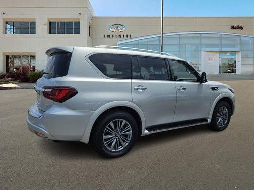 2022 INFINITI QX80 Luxe