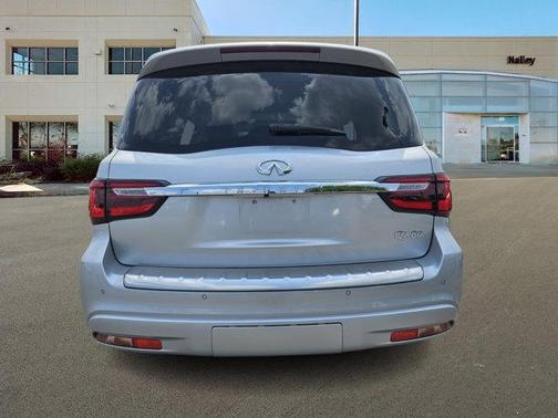 2022 INFINITI QX80 Luxe