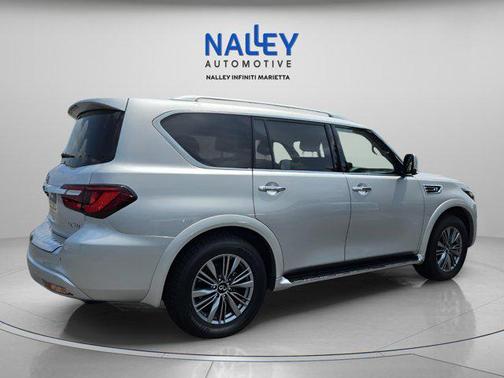 2022 INFINITI QX80 Luxe