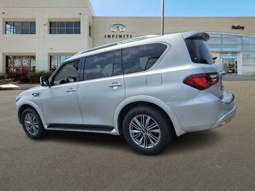 2022 INFINITI QX80 Luxe