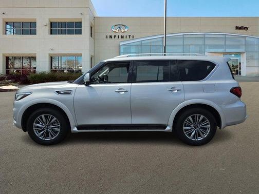 2022 INFINITI QX80 Luxe
