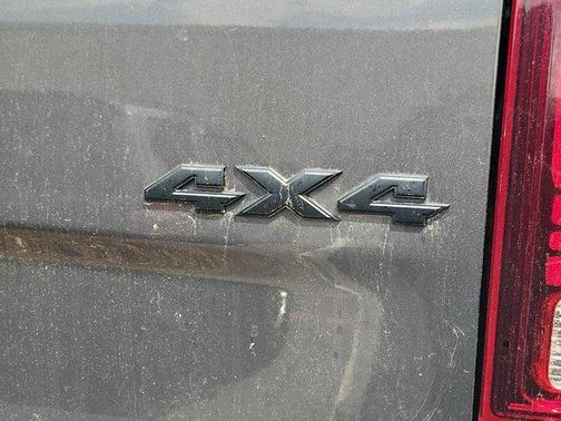 2017 RAM 2500 Laramie Crew Cab 4x4 6'4' Box