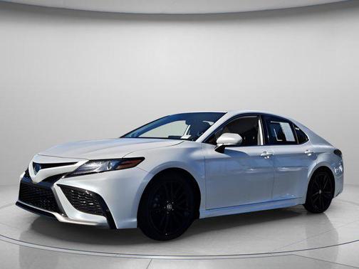 2024 Toyota Camry Hybrid SE