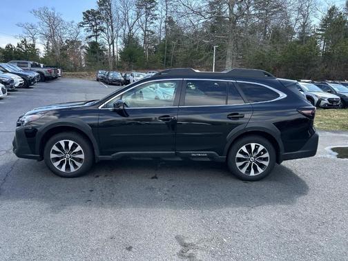 Crystal Black Silica 2023 Subaru Outback Limited