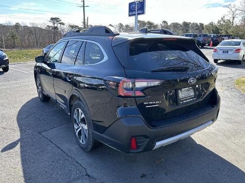 Crystal Black Silica 2022 Subaru Outback Limited