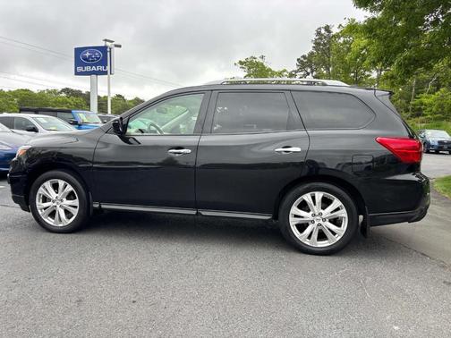 2019 Nissan Pathfinder SL
