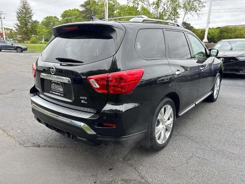 2019 Nissan Pathfinder SL