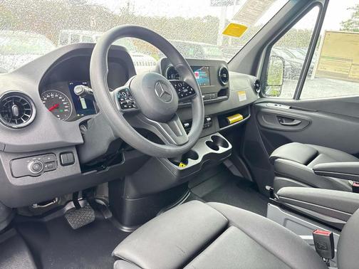 2024 Mercedes-Benz Sprinter 2500 144 WB Standard Roof Passenger