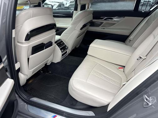 2021 BMW 740 i xDrive