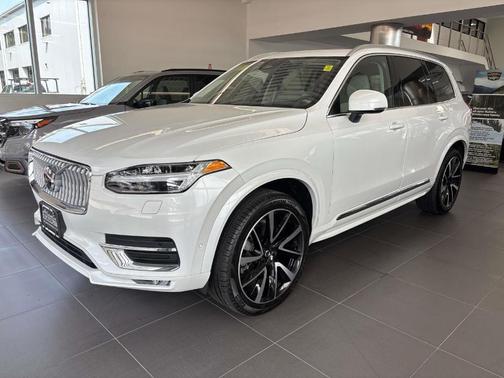 2025 Volvo XC90 B5 Plus