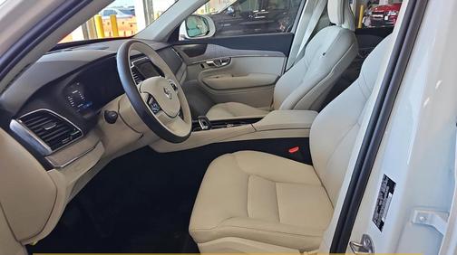 2025 Volvo XC90 B5 Plus