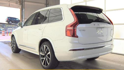 2025 Volvo XC90 B5 Plus