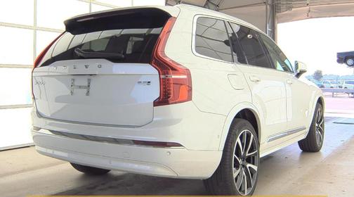 2025 Volvo XC90 B5 Plus