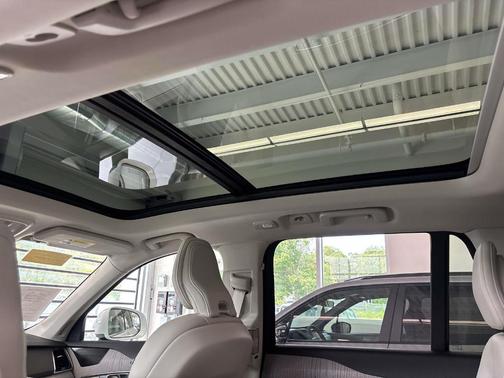 2025 Volvo XC90 B5 Plus