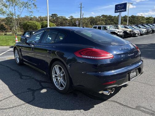 2016 Porsche Panamera 4 Edition