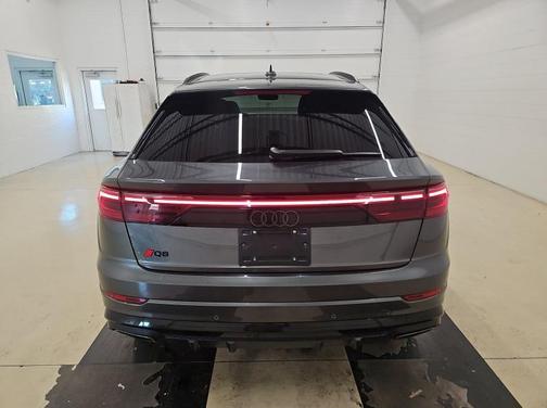 Daytona Gray Pearl Effect 2024 Audi Q8 55 Premium