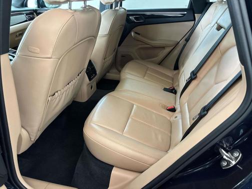 2023 Porsche Macan T